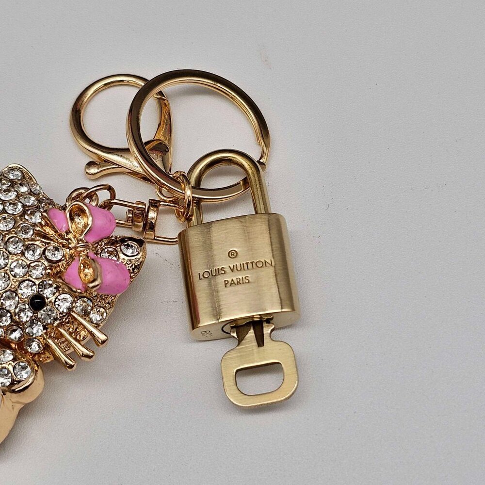 LV Authentic Gold Padlock 🔒 Key Set w/ Unbranded Hello Kitty Keychain Charm - Picture 7 of 8